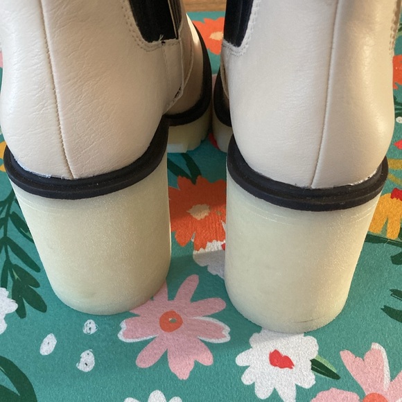 NWOT Oasis Society Anastasia Chelsea Style Platform Chunky Sole Boots Size 8 - Picture 6 of 12